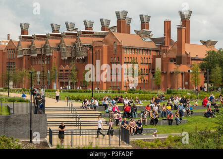 The Queens building at De Montfort University in Leicester Stock Photo ...