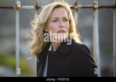 Original Film Title: THE FALL.  English Title: THE FALL.  Film Director: ALLAN CUBITT.  Year: 2013.  Stars: GILLIAN ANDERSON. Credit: BBC NORTHERN IRELAND / Album Stock Photo