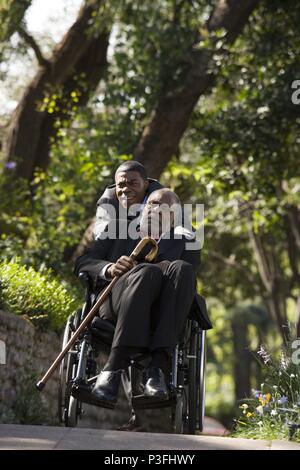 Original Film Title: DEATH AT A FUNERAL.  English Title: DEATH AT A FUNERAL.  Film Director: NEIL LABUTE.  Year: 2010.  Stars: DANNY GLOVER; TRACY MORGAN. Credit: SCREEN GEMS / Album Stock Photo