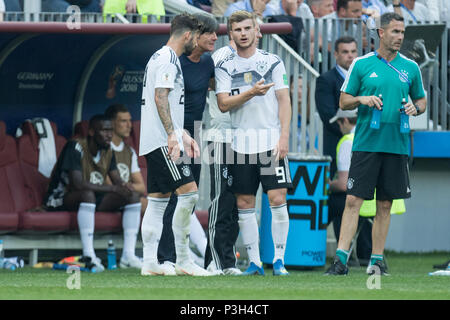 Joachim LOEW (mi., Low, jogi, Bundescoach GER), Marvin PLATTENHARDT (left, GER) and Timo WERNER (GER) stand together and talk, talk, discuss, discussion, whole figure, gesture, gesture, Germany (GER) - Mexico (MEX) 0: 1, Preliminary Round, Group F, Match 11, on 17.06.2018 in Moscow; Football World Cup 2018 in Russia from 14.06. - 15.07.2018. | usage worldwide Stock Photo