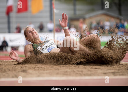 Ratingen, Deutschland. 17th June, 2018. Carolin SCHAEFER (Schafer) (GER/LG Eintracht Frankfurt), action, women's long jump, on 17.06.2018 Athletics Stadtwerke Ratingen Mehrkampf-Meeting, from 16.06. -17.06.2018 in Ratingen/Germany. | usage worldwide Credit: dpa/Alamy Live News Stock Photo