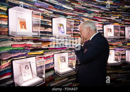 Los Angeles, California, USA. 18th June, 2018.  German President Frank-Walter Steinmeier looking at an Anne-Frank exhibition in the Museum of Tolerance in the Simon Wiesenthal Centre. President Steinmeier and his wife are on a three-day visit of California. Photo: Bernd von Jutrczenka/dpa Credit: dpa picture alliance/Alamy Live News