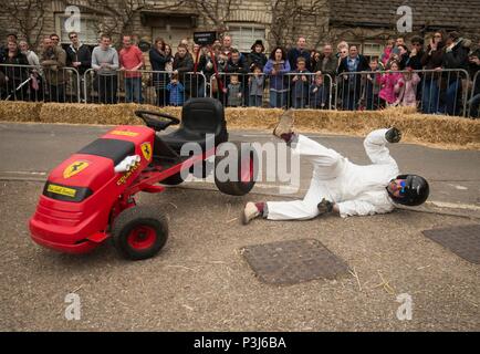 Wacky Races take place in Tetbury, run by the Lions Club 02/05/2016 ...