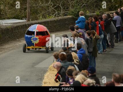 Wacky Races take place in Tetbury, run by the Lions Club 02/05/2016 ...