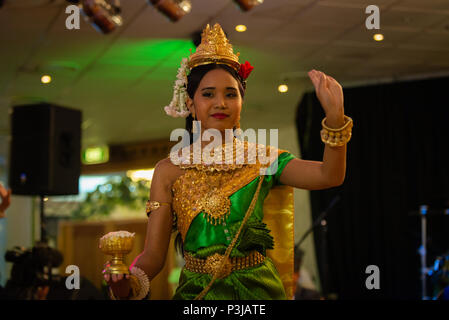 Wedding Dance, Sydney, Australia 20th April 2014 : Woman dancing a traditional Cambodian dance called Robam Chuon Por (wishing dance) in traditional K Stock Photo