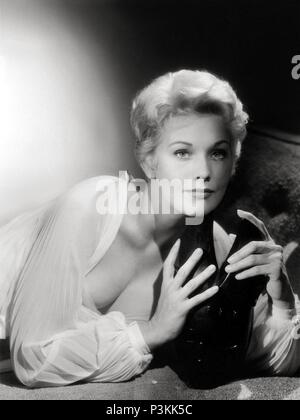 Original Film Title: BELL BOOK AND CANDLE.  English Title: BELL BOOK AND CANDLE.  Film Director: RICHARD QUINE.  Year: 1958.  Stars: KIM NOVAK. Credit: COLUMBIA PICTURES / Album Stock Photo