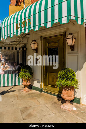 Harry morgans in Knightsbridge Stock Photo