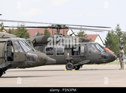 ILLESHEIM, Germany- An Army National Guard Helicopter ...