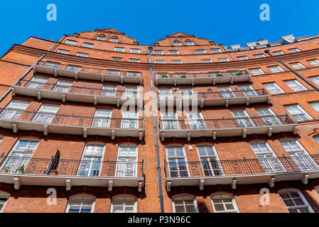 LONDON, UNITED KINGDOM - MAY 06: Traditional British architecture of luxury apartments in Kensington on May 06, 2018 in London Stock Photo