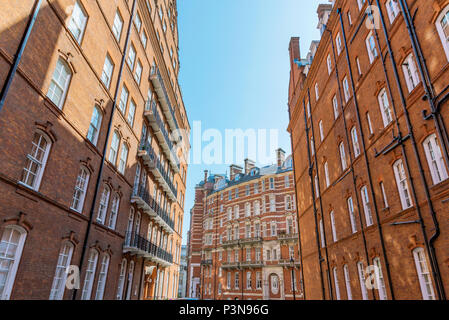LONDON, UNITED KINGDOM - MAY 06: Architecture of traditional British apartment buildings in Kensington on May 06, 2018 in London Stock Photo