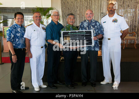 160721-N-AV234-204 PEARL HABOR (July 21, 2016) From left to right, Director of the State of Hawaii Department of Business, Economic Development and Tourism Luis P. Salaveria; Rear Adm. John W. Korka, U.S. Pacific Fleet civil engineer and commander of Naval Facilities Engineering Command Pacific; President and CEO of Hawaii Electric Company Alan M. Oshima; Governor of Hawaii David Y. Ige; Assistant Secretary of the Navy (Energy, Installations and Environment) Dennis V. McGinn; Rear Adm. John V. Fuller, commander of Navy Region Hawaii and Naval Surface Group Middle Pacific, pose for a group phot Stock Photo