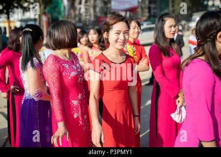 SAPA VIETNAM -NOVEMBER4,2017 : younger vietnamese woman wearing colorful tradition clothes joint annual event of sapa town, sapa is one of most popula Stock Photo