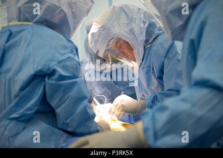 160721-N-TR165-125 DA NANG, Vietnam (July 21, 2016) Lt. Cmdr. Nathan Hammel, an orthopedic surgeon, performs total knee replacement surgery on a Vietnamese patient aboard hospital ship USNS Mercy (T-AH 19) during Pacific Partnership 2016. Local Vietnamese doctors worked side-by-side with Pacific Partnership during four different surgeries exchanging best practices, ideas and methods of treatment. Mercy is joined in Da Nang by JS Shimokita (LST-4002) and Vietnam People's Navy ship Khánh Hóa for Pacific Partnership. Partner nations are working side-by-side with local organizations to conduct coo Stock Photo