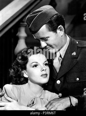 Original Film Title: THE CLOCK.  English Title: THE CLOCK.  Film Director: FRED ZINNEMANN; VINCENTE MINNELLI.  Year: 1945.  Stars: JUDY GARLAND; ROBERT WALKER. Credit: M.G.M / Album Stock Photo