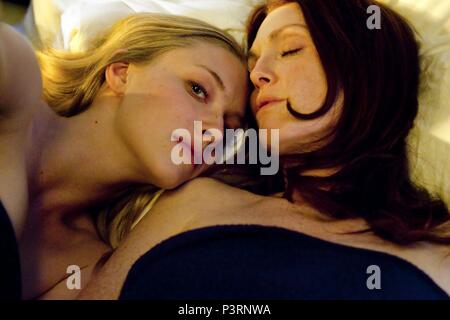 Original Film Title: CHLOE.  English Title: CHLOE.  Film Director: ATOM EGOYAN.  Year: 2009.  Stars: JULIANNE MOORE; AMANDA SEYFRIED. Credit: THE MONTECITO PICTURE COMPANY / Album Stock Photo