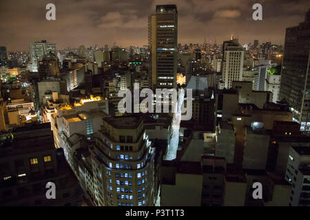 SÃO PAULO, SP - 24.01.2015: PREDIOS CIDADE - Vista noturna  da cidade de São Paulo fotografada do Edificio Martinelli. (Foto: Luis Blanco / Fotoarena) Stock Photo