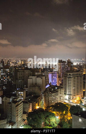 SÃO PAULO, SP - 24.01.2015: PREDIOS CIDADE - Vista noturna  da cidade de São Paulo fotografada do Edificio Martinelli. (Foto: Luis Blanco / Fotoarena) Stock Photo