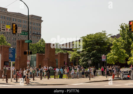 People queueing to visit the Liberty Bell. Philadelphia, USA Stock Photo