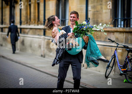 Cambridge, UK. 19th June, 2018. Trinity College Cambridge May Ball. Cambridge University students walk the streets of Cambridge after attending the Trinity College May Ball.  Picture by Andrew Parsons / Parsons Media Credit: andrew parsons/Alamy Live News Stock Photo