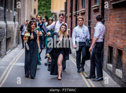 Cambridge, UK. 19th June, 2018. Trinity College Cambridge May Ball. Cambridge University students walk the streets of Cambridge after attending the Trinity College May Ball.  Picture by Andrew Parsons / Parsons Media Credit: andrew parsons/Alamy Live News Stock Photo