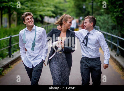 Cambridge, UK. 19th June, 2018. Trinity College Cambridge May Ball. Cambridge University students walk the streets of Cambridge after attending the Trinity College May Ball.  Picture by Andrew Parsons / Parsons Media Credit: andrew parsons/Alamy Live News Stock Photo