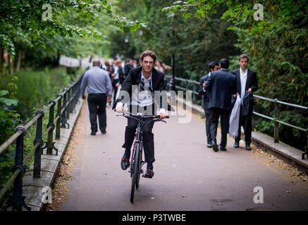 Cambridge, UK. 19th June, 2018. Trinity College Cambridge May Ball. Cambridge University students walk the streets of Cambridge after attending the Trinity College May Ball.  Picture by Andrew Parsons / Parsons Media Credit: andrew parsons/Alamy Live News Stock Photo