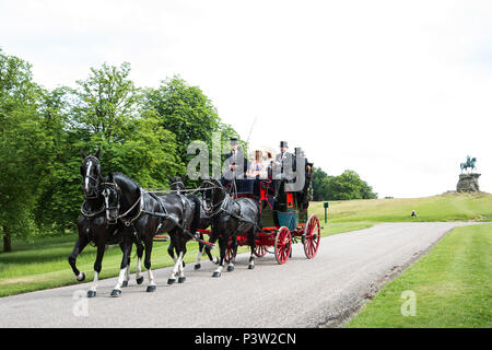 Windsor, UK. 19th June, 2018. Horse drawn carriages carry smartly attired racegoers back along the Long Walk in Windsor Great Park towards Windsor Castle at the end of the first day of Royal Ascot. Credit: Mark Kerrison/Alamy Live News Stock Photo