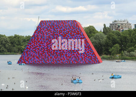 Hyde Park, London, UK. 19th Jun, 2018. Christo and Jeanne Claude's Floating 20-metre-high Serpentine sculpture made from 7,506 barrels, Weighs 650 Tons., The London Mastaba, Serpentine Lake, Hyde Park, London, UK, 19 June 2018, Photo by Richard Goldschmidt Credit: Rich Gold/Alamy Live News Stock Photo