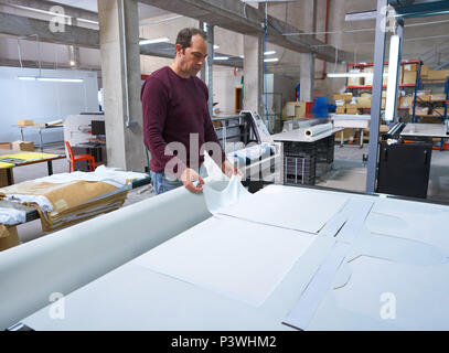 Calender transfer machine production operator man for textile fashion printing factory Stock Photo