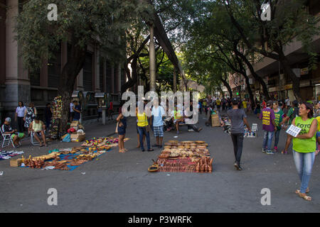 BELO HORIZONTE, MG - 10.05.2016: COMÉRCIO NO CENTRO DE BH