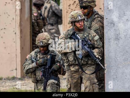 Fort Polk, La., May 1, 2018 - National Guardsman load a pallet on a ...