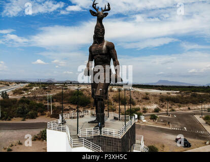 122/5000 Giant dancing statue Yaqui or dance of the deer of the indigena ethnic group in Sonora Mexico. Trubu Yaqui. Deer horns. Stock Photo
