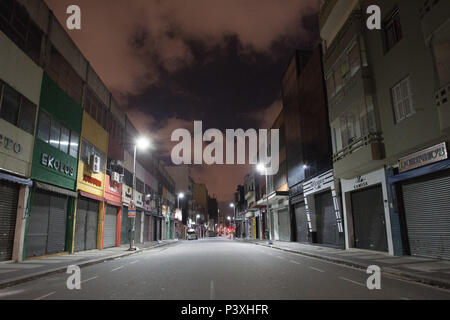 Showcase of women`s clothing shop at Rua Jose Paulino Bom Retiro Stock  Photo - Alamy