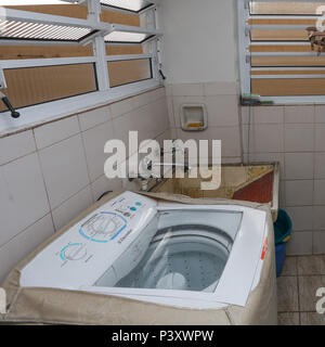 Na foto produzida nesta terça-feira (27) lavanderia de roupa localizada em casa na cidade de São Paulo (SP). Stock Photo