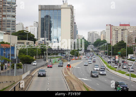 Avenida 23 de Maio no Ibirapuera com diversos grafites. Stock Photo