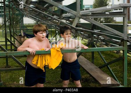 Original Film Title: DIARY OF A WIMPY KID.  English Title: DIARY OF A WIMPY KID.  Film Director: THOR FREUDENTHAL.  Year: 2010.  Stars: ZACHARY GORDON; ROBERT CAPRON. Credit: DUNE ENTERTAINMENT / Album Stock Photo