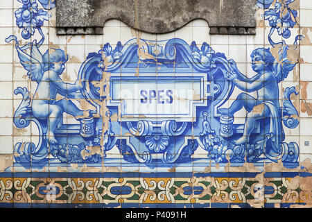Putti depicted in the azulejo tiles painted by Portuguese painter Jorge Colaço (1932) on the main facade of the Church of Saint Ildefonso (Igreja de Santo Ildefonso) in Porto, Portugal. Spes means Hope in Latin. Stock Photo