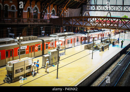 Luz Station - SÃ£o Paulo - Brazil Editorial Photo - Image of cptm