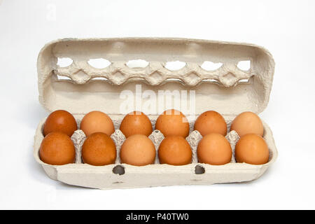 Jogo da velha feito com caixa de ovos e tampinhas de garrafas pet Stock  Photo - Alamy