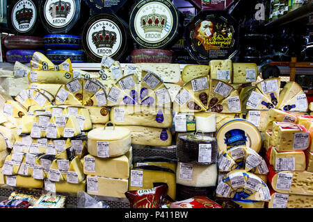 Box de queijos no mercado municipal de São Paulo. Stock Photo
