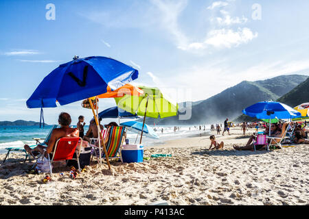 Temporada de verão na Praia dos Açores. Florianópolis, Santa