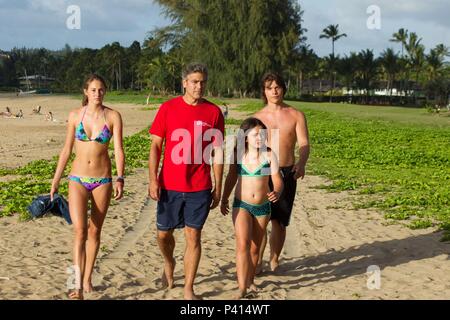 Original Film Title: THE DESCENDANTS.  English Title: THE DESCENDANTS.  Film Director: ALEXANDER PAYNE.  Year: 2011.  Stars: GEORGE CLOONEY; SHAILENE WOODLEY; NICK KRAUSE; AMARA MILLER. Credit: AD HOMINEM ENTERPRISES / Album Stock Photo