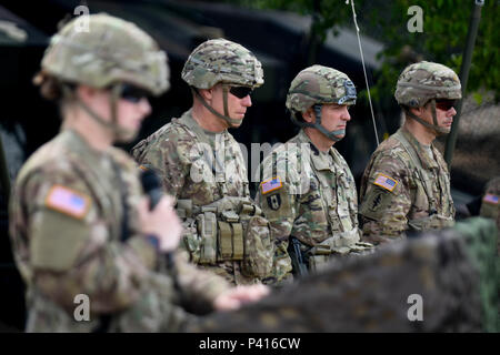 421st Medical Battalion (Multifuntional) conducts a Relinquishment of Command Ceremony in Torun, Poland during Anakonda 16, a Polish Military led exercise, on June 2. 421st MMB is providing NATO ROLE 1 and 2 support (557th Area Support Medical Company), food and water risk assessments along with base camp assessments (64th Medical Detachment VSS and 71st Medical Detachment Preventive Medicine), and behavioral health services (254th Combat Operational Stress Control) in various locations in Poland during the exercise. (U.S. Army photo by Capt. Jeku Arce, 30th Medical Brigade Public Affairs) Stock Photo