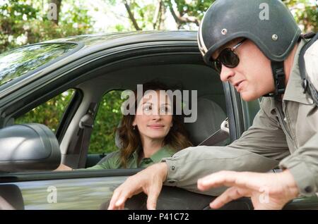 Original Film Title: LARRY CROWNE.  English Title: LARRY CROWNE.  Film Director: TOM HANKS.  Year: 2011.  Stars: TOM HANKS; JULIA ROBERTS. Credit: PLAYTONE PRODUCTIONS/VENDOME PICTURES / TALAMON, BRUCE / Album Stock Photo