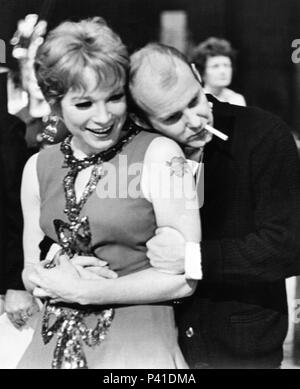 Original Film Title: SWEET CHARITY.  English Title: SWEET CHARITY.  Film Director: BOB FOSSE.  Year: 1969.  Stars: BOB FOSSE; SHIRLEY MACLAINE. Credit: UNIVERSAL PICTURES / Album Stock Photo