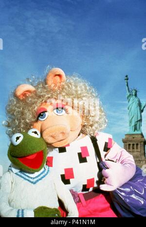 Original Film Title: THE MUPPETS TAKE MANHATTAN.  English Title: THE MUPPETS TAKE MANHATTAN.  Film Director: FRANK OZ.  Year: 1984.  Stars: PEGGY. Credit: TRISTAR PICTURES / Album Stock Photo