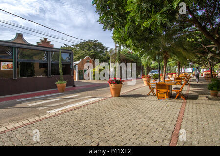 Holambra - SP Cidade das Flores colônia neerlandesa interior do Estado de São Paulo casario em Holambra Rua Turística em Holambra Holambra Estado de São Paulo Brasil produção de flores plantas ornamentais estância turística Expoflora Stock Photo