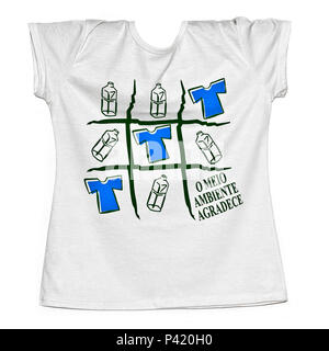 Data 17/11/2011 Camiseta de Garrafa Pet Camiseta camiseta de material reciclável roupa feminina Stock Photo
