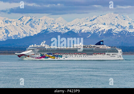 Norwegian Jewel Cruise Ship, Yakutat Bay, Alaska, USA, Sunday, May 20, 2018. Stock Photo