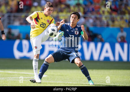 Saransk, Russland. 19th June, 2018. Juan QUINTERO (left, COL) versus Makoto HASEBE (JPN), Action, duels, Colombia (COL) - Japan (JPN) 1: 2, Preliminary Group H, Game 16, 19.06.2018 in Saransk; Football World Cup 2018 in Russia from 14.06. - 15.07.2018. | usage worldwide Credit: dpa/Alamy Live News Stock Photo